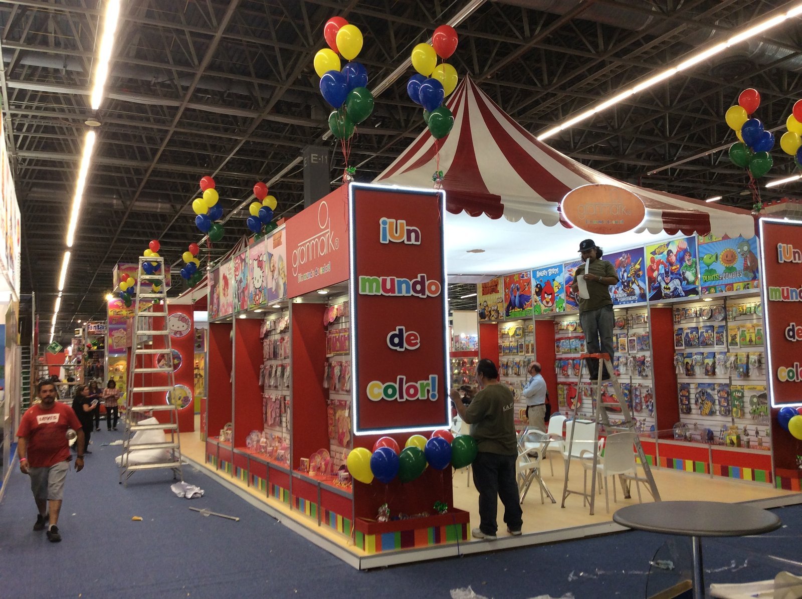 Stand Custom Kapta Manufactura